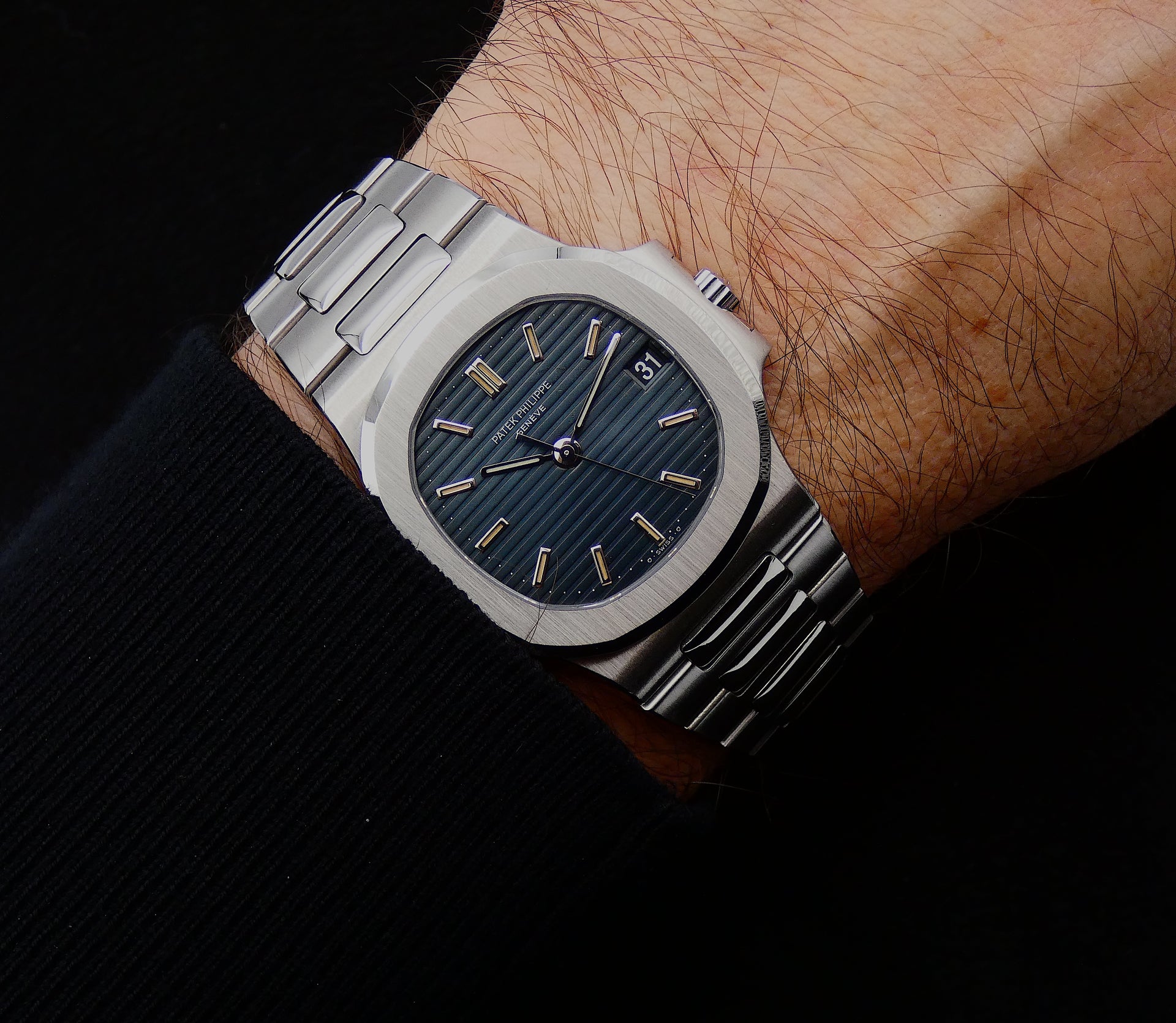 SOLD Patek Philippe Nautilus 3800 Minty black date wheel early - Main Image