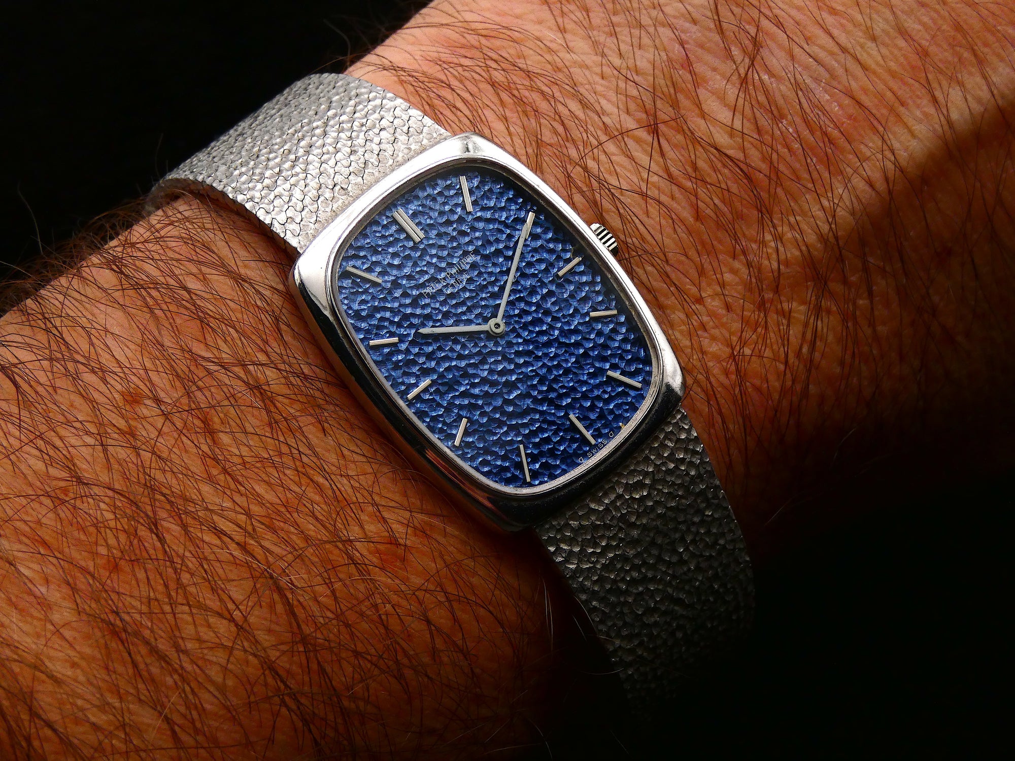 Patek Philippe Ellipse Super Rare Hammered design 1970s 3567/1