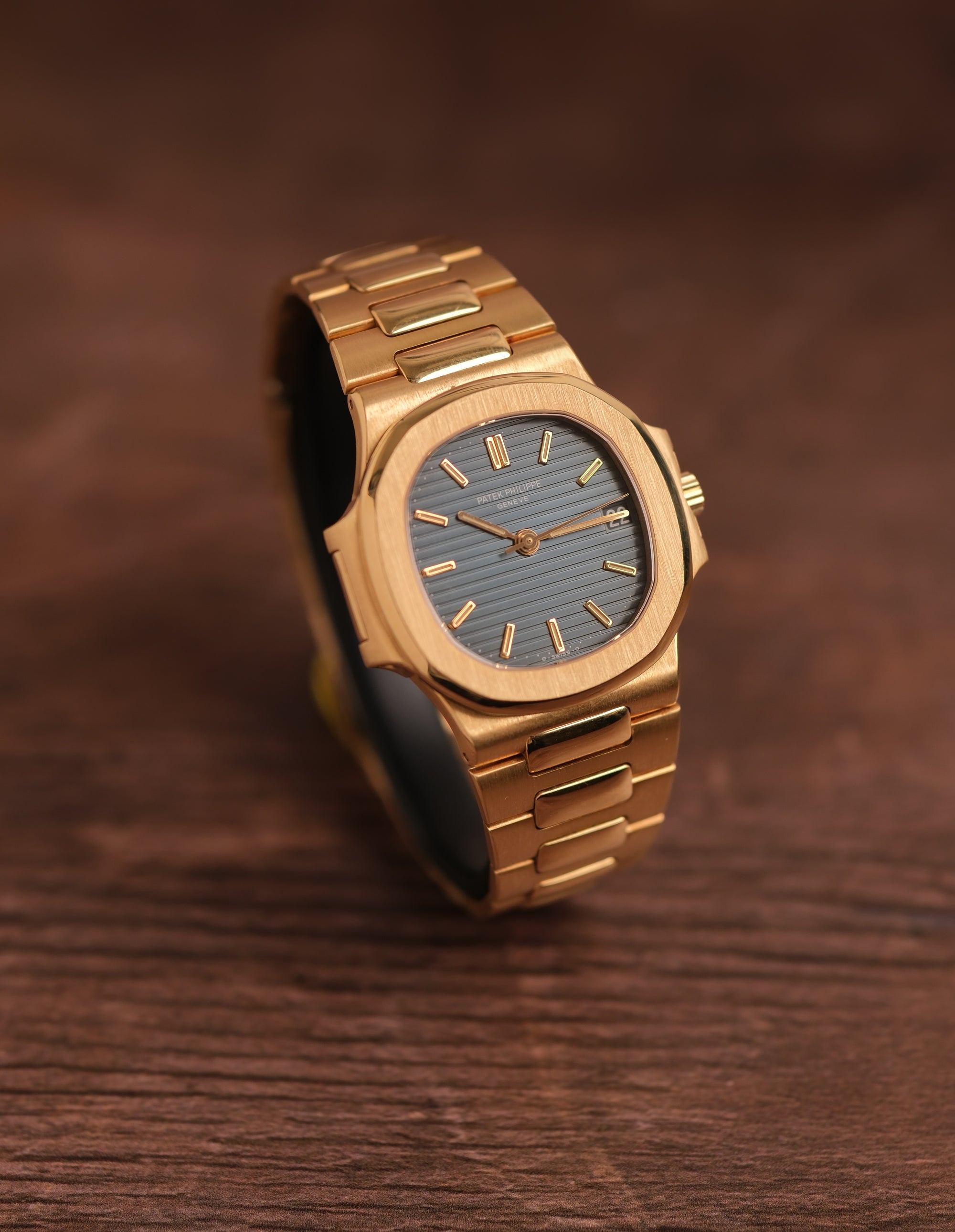 Patek Philippe Nautilus 3800 MINT / Patek service / extract / box / 1983