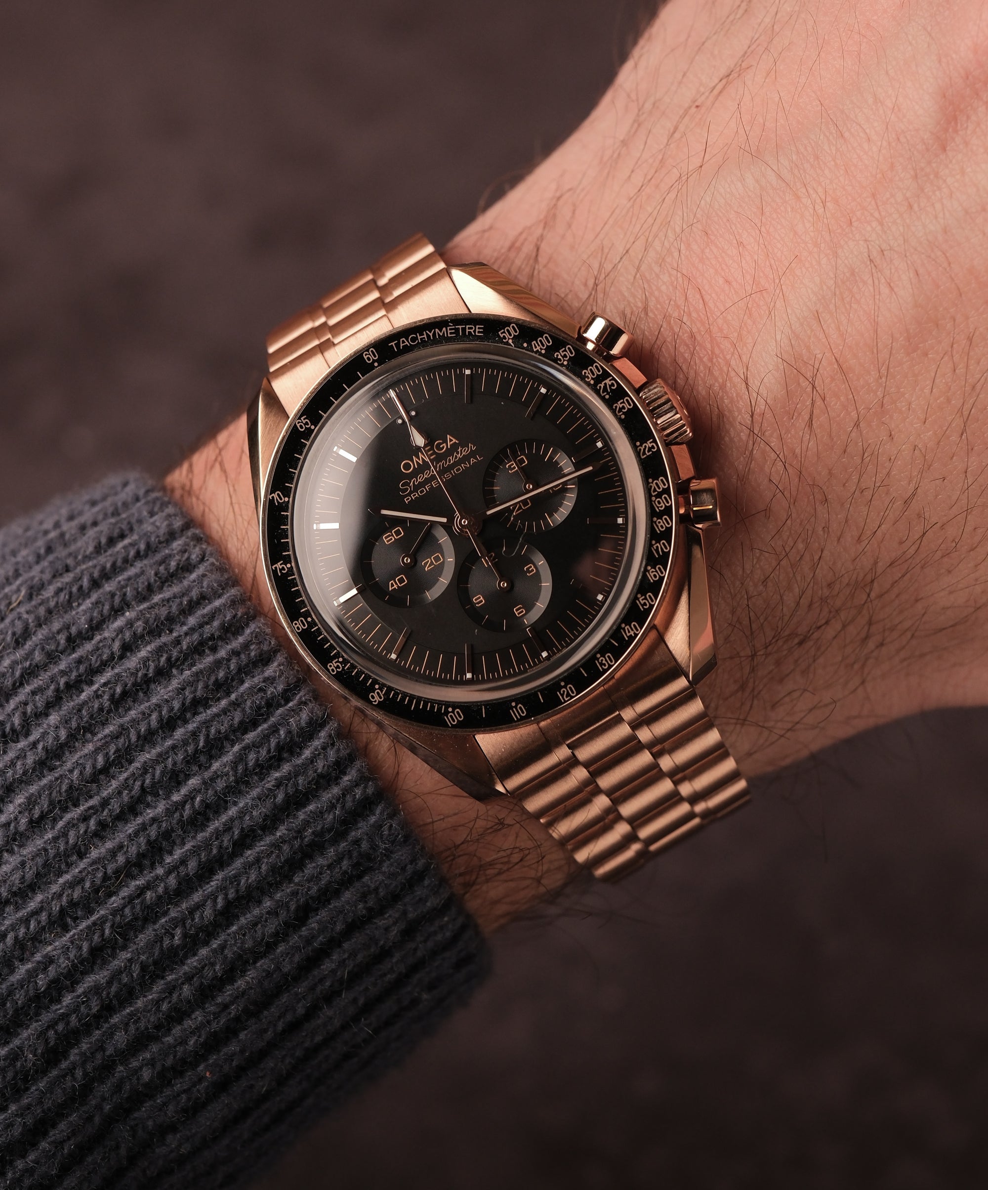 Omega Speedmaster Professional Moonwatch Co-Axial Master Chronometer 2025 full set / shop worn