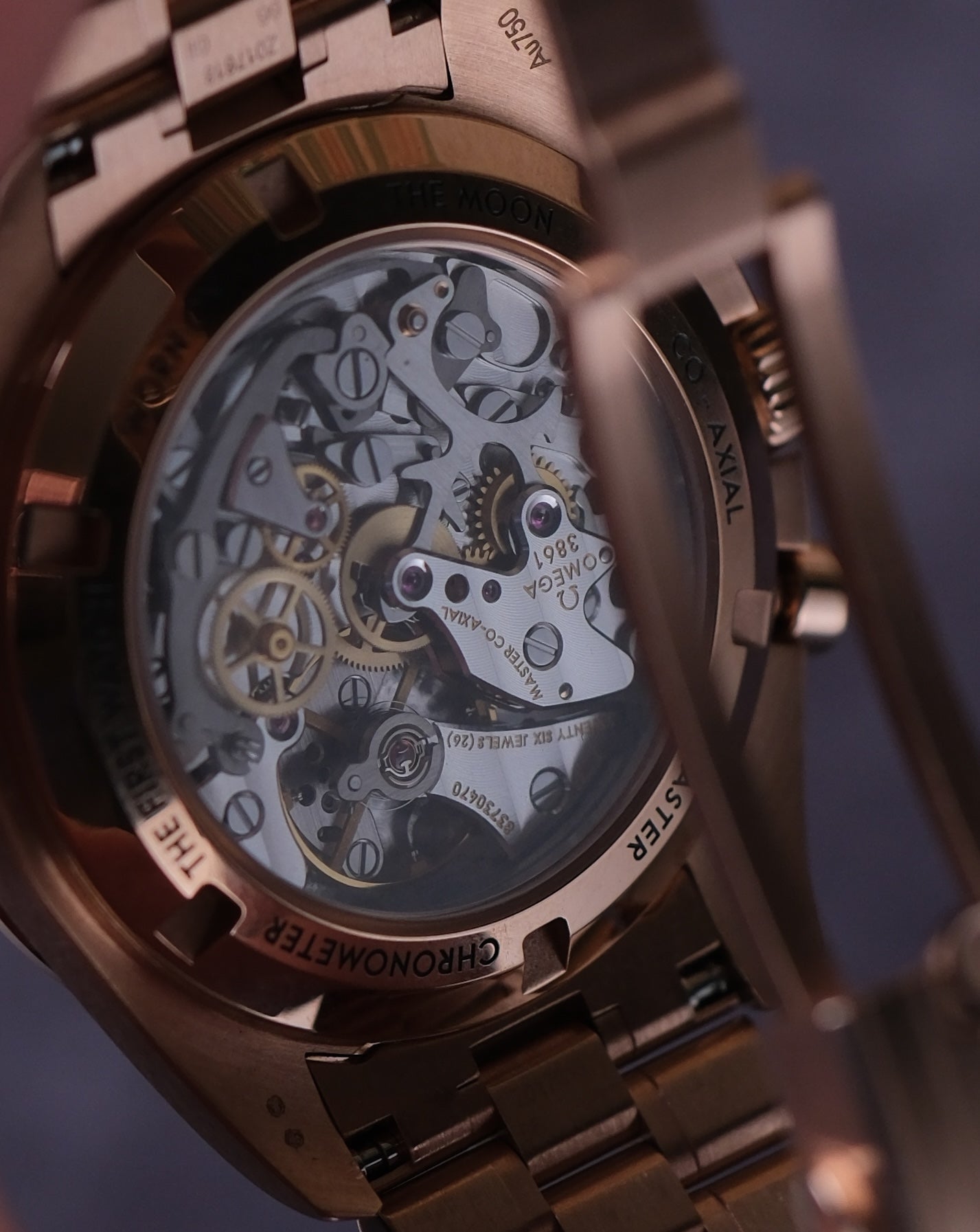 Omega Speedmaster Professional Moonwatch Co-Axial Master Chronometer 2025 full set / shop worn