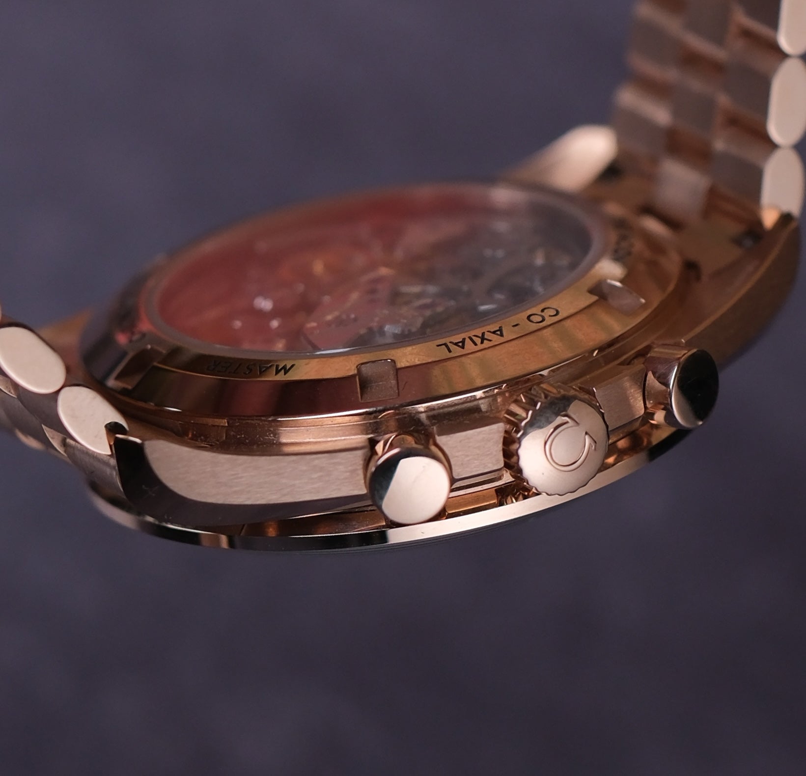 Omega Speedmaster Professional Moonwatch Co-Axial Master Chronometer 2025 full set / shop worn