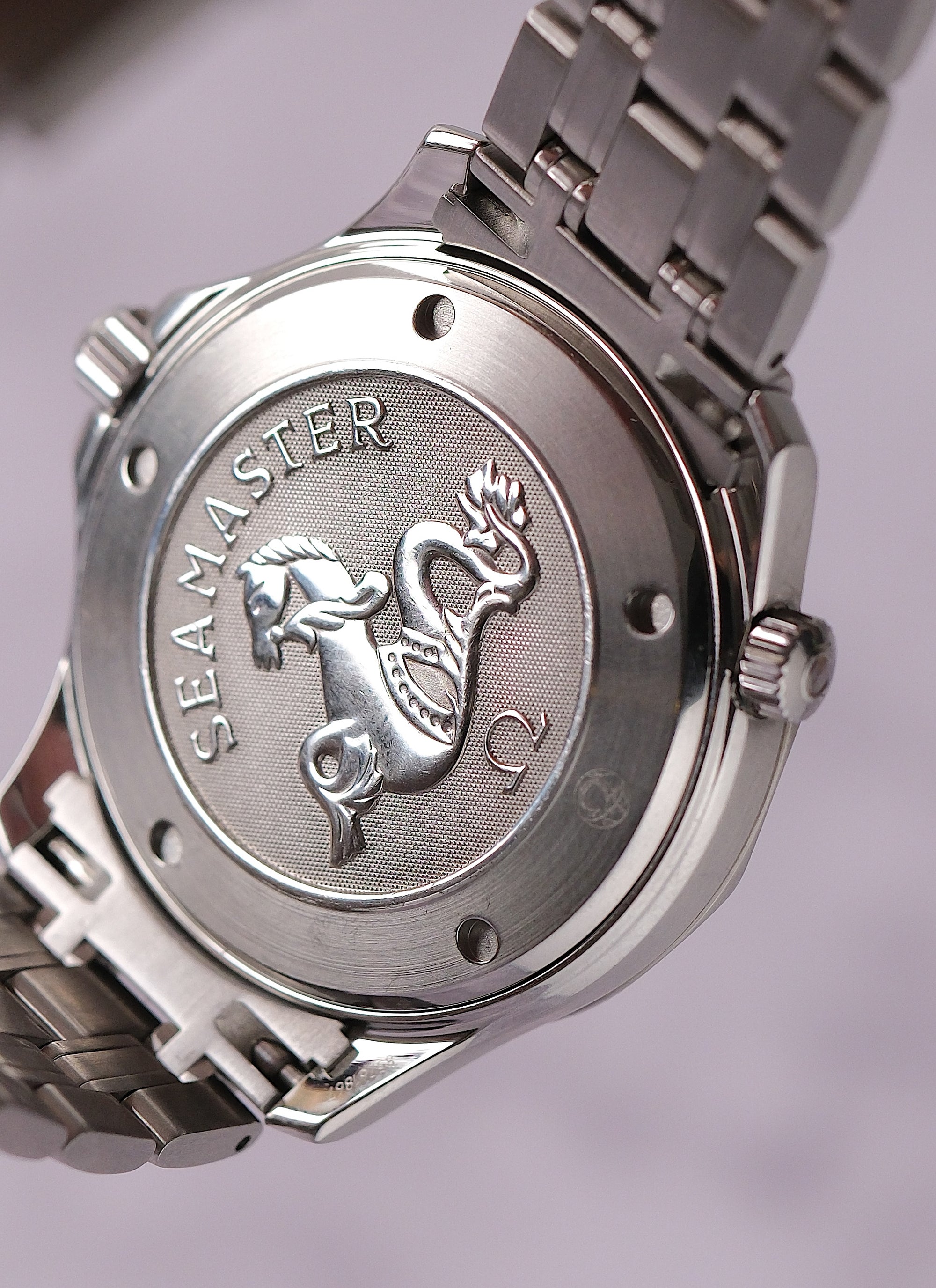 Omega Seamaster Diver 300 M Light worn - serviced - 2008 212.30.41.20.01.002
