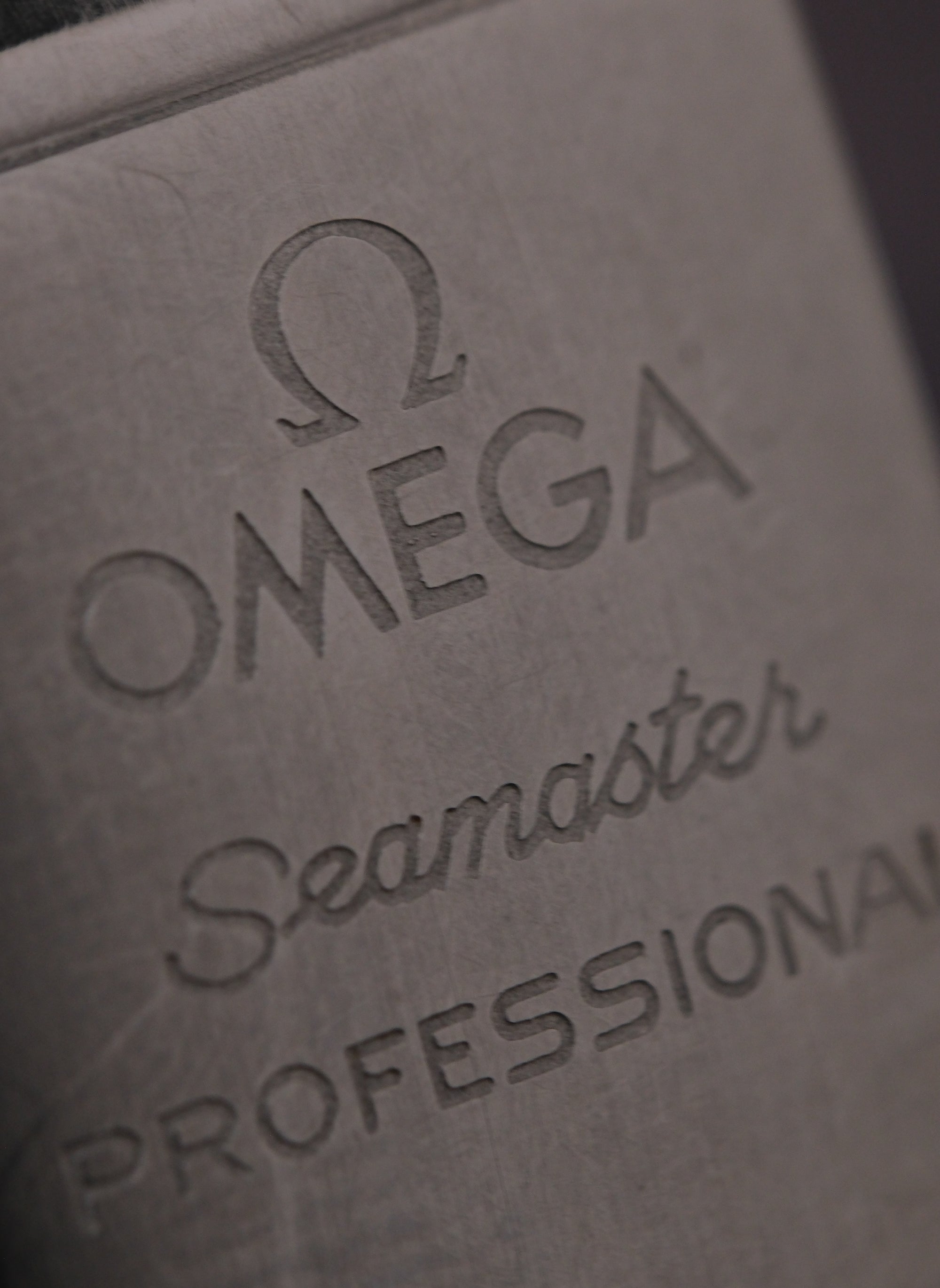 Omega Seamaster Diver 300 M 2006 A+ condition / 1 year warranty 	22545000