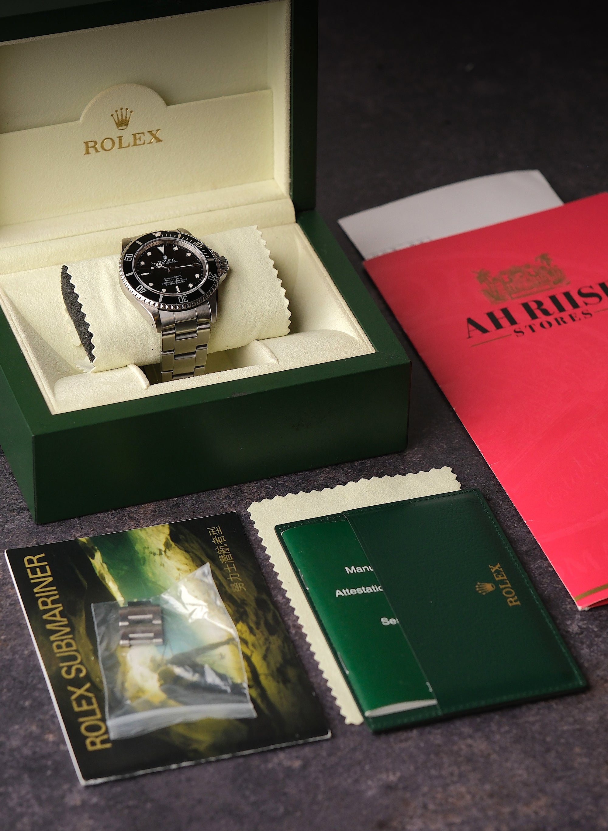 Rolex Submariner 14060M (No Date) V-serie RRR - 4 liner - box and original receipt