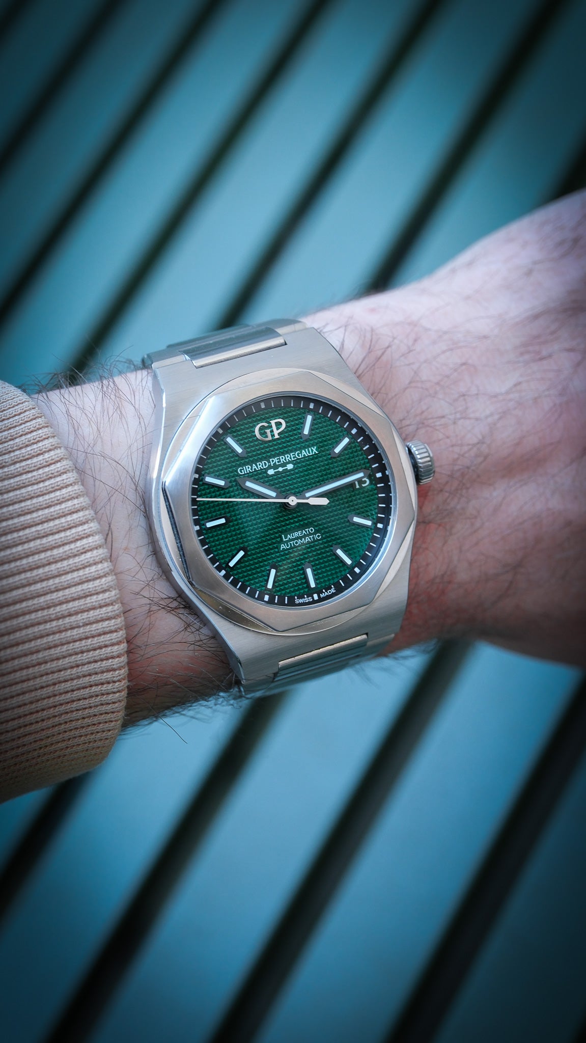 Girrard-Perregaux Laureato 81010 &quot;Sunray Green&quot; NEW 2022