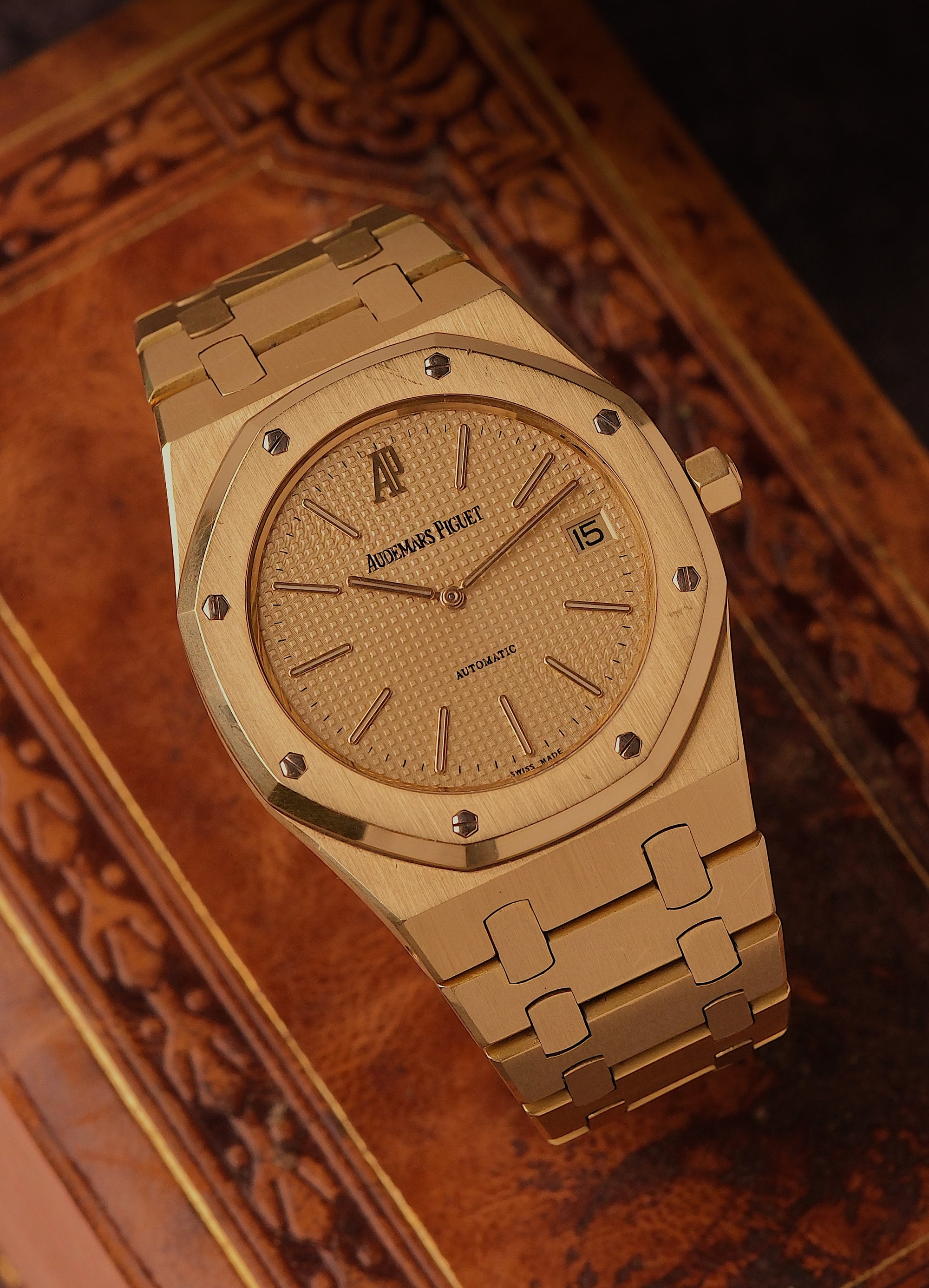 AUDEMARS PIGUET ROYAL OAK JUMBO 18K YELLOW GOLD 39MM – 5402BA – 1980 EXTRACT
