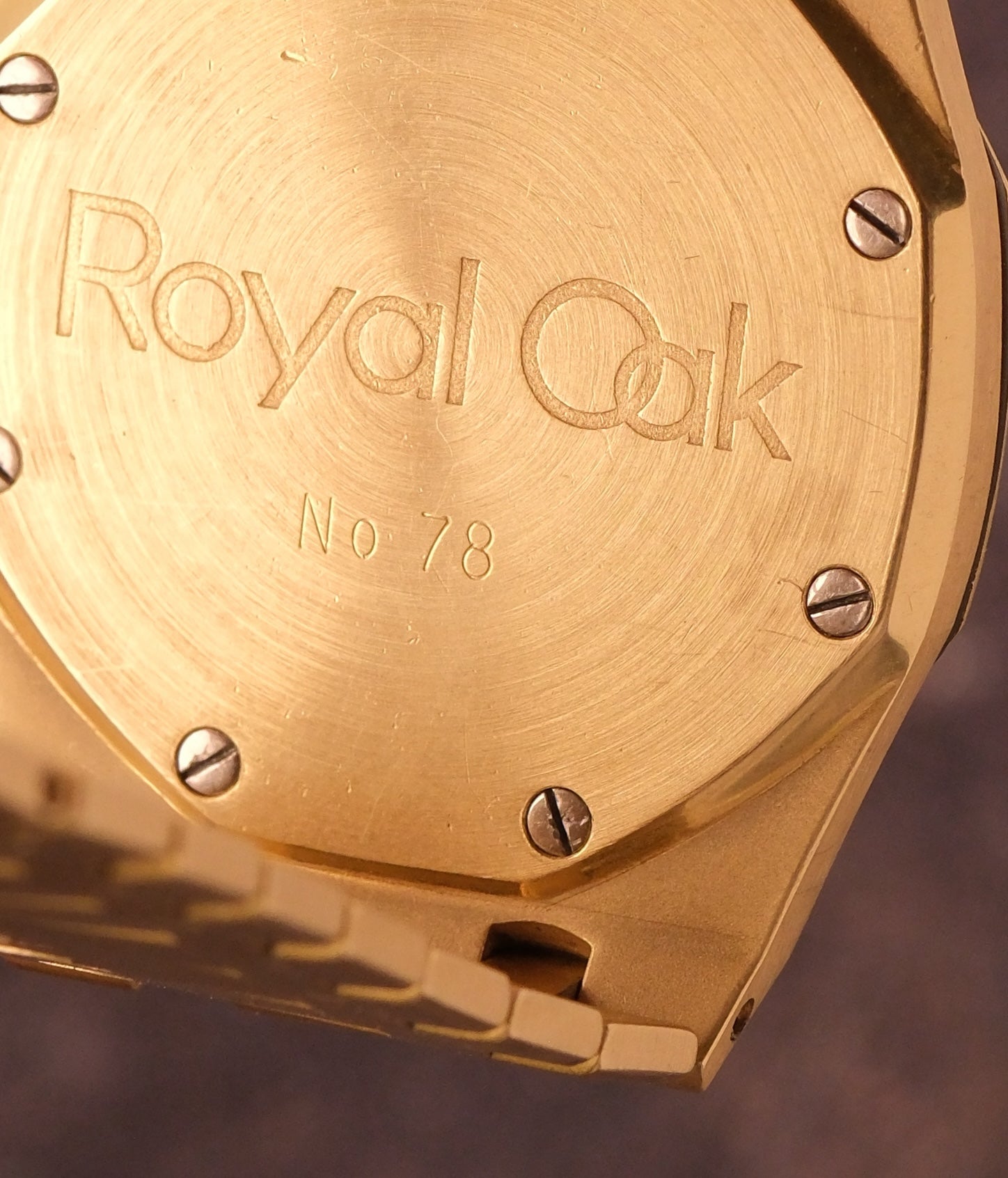 AUDEMARS PIGUET ROYAL OAK JUMBO 18K YELLOW GOLD 39MM – 5402BA – 1980 EXTRACT