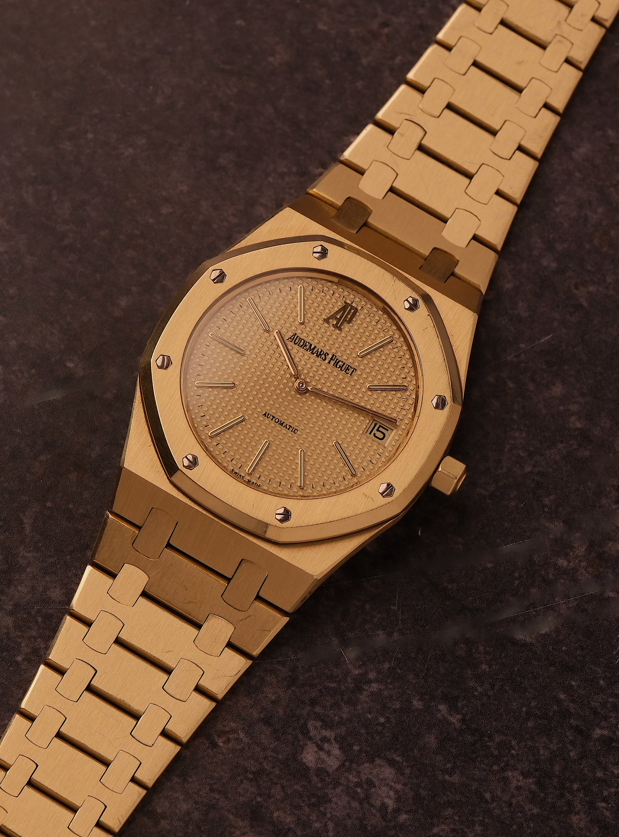 AUDEMARS PIGUET ROYAL OAK JUMBO 18K YELLOW GOLD 39MM – 5402BA – 1980 EXTRACT