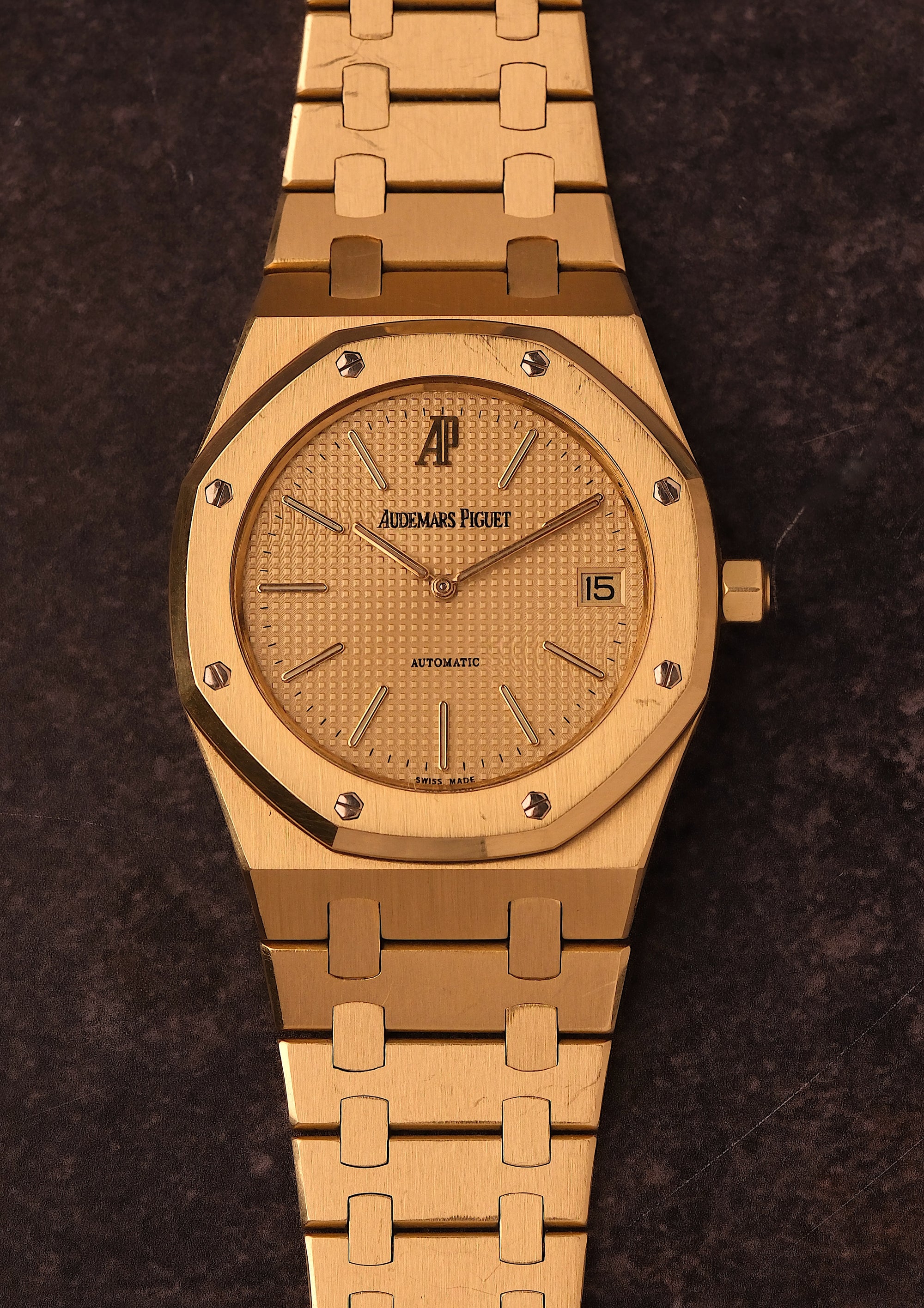 AUDEMARS PIGUET ROYAL OAK JUMBO 18K YELLOW GOLD 39MM – 5402BA – 1980 EXTRACT