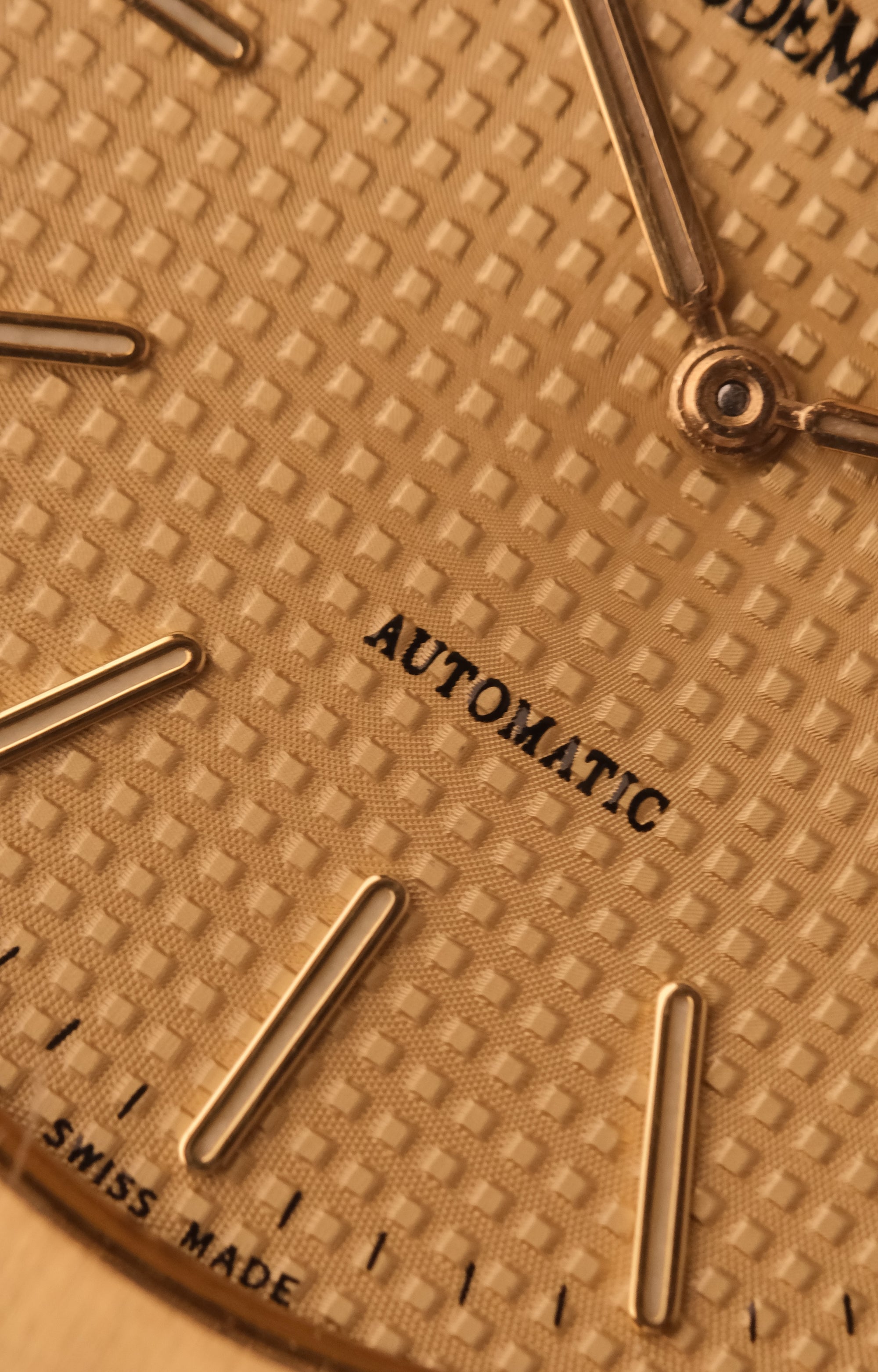 AUDEMARS PIGUET ROYAL OAK JUMBO 18K YELLOW GOLD 39MM – 5402BA – 1980 EXTRACT