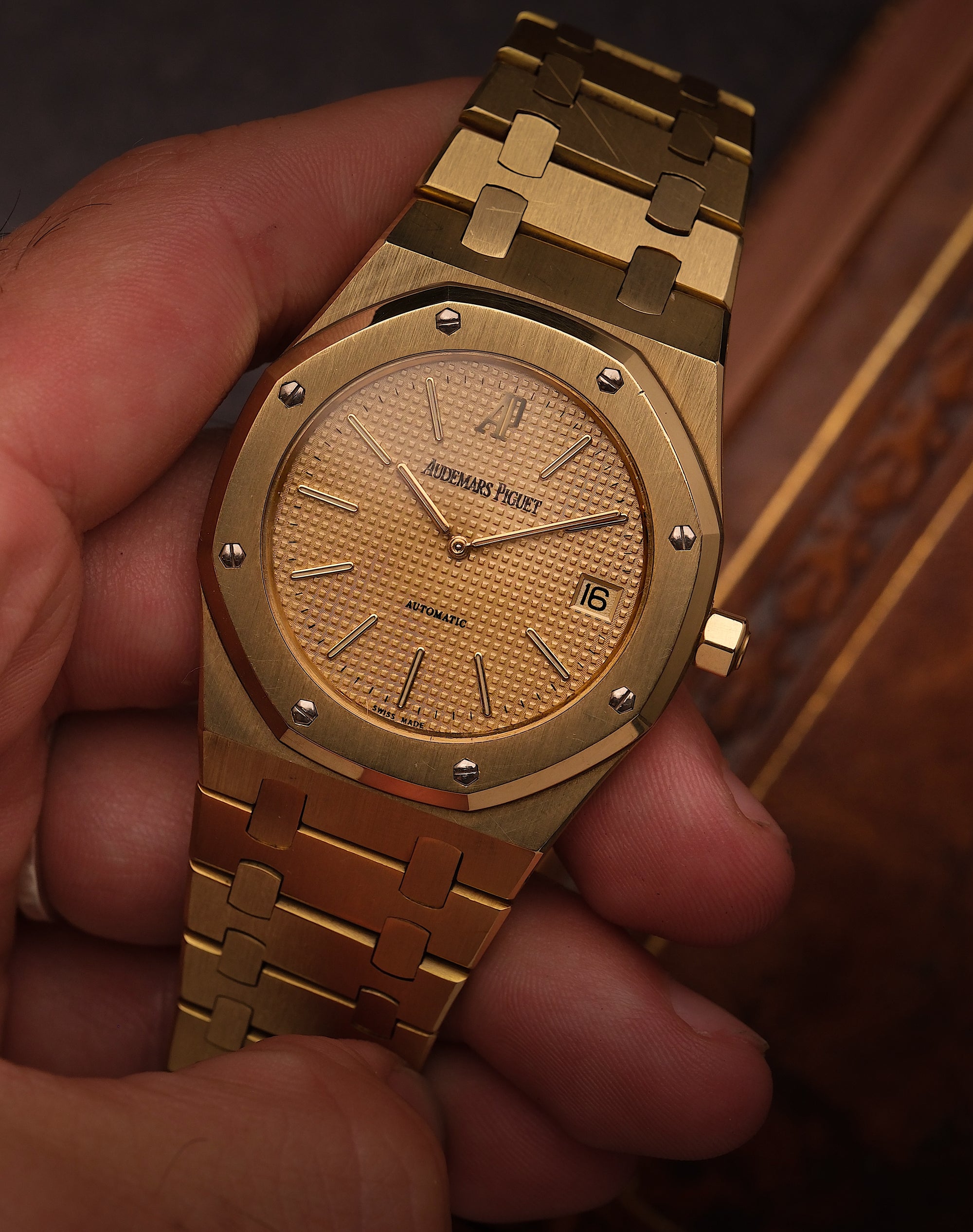 AUDEMARS PIGUET ROYAL OAK JUMBO 18K YELLOW GOLD 39MM – 5402BA – 1980 EXTRACT
