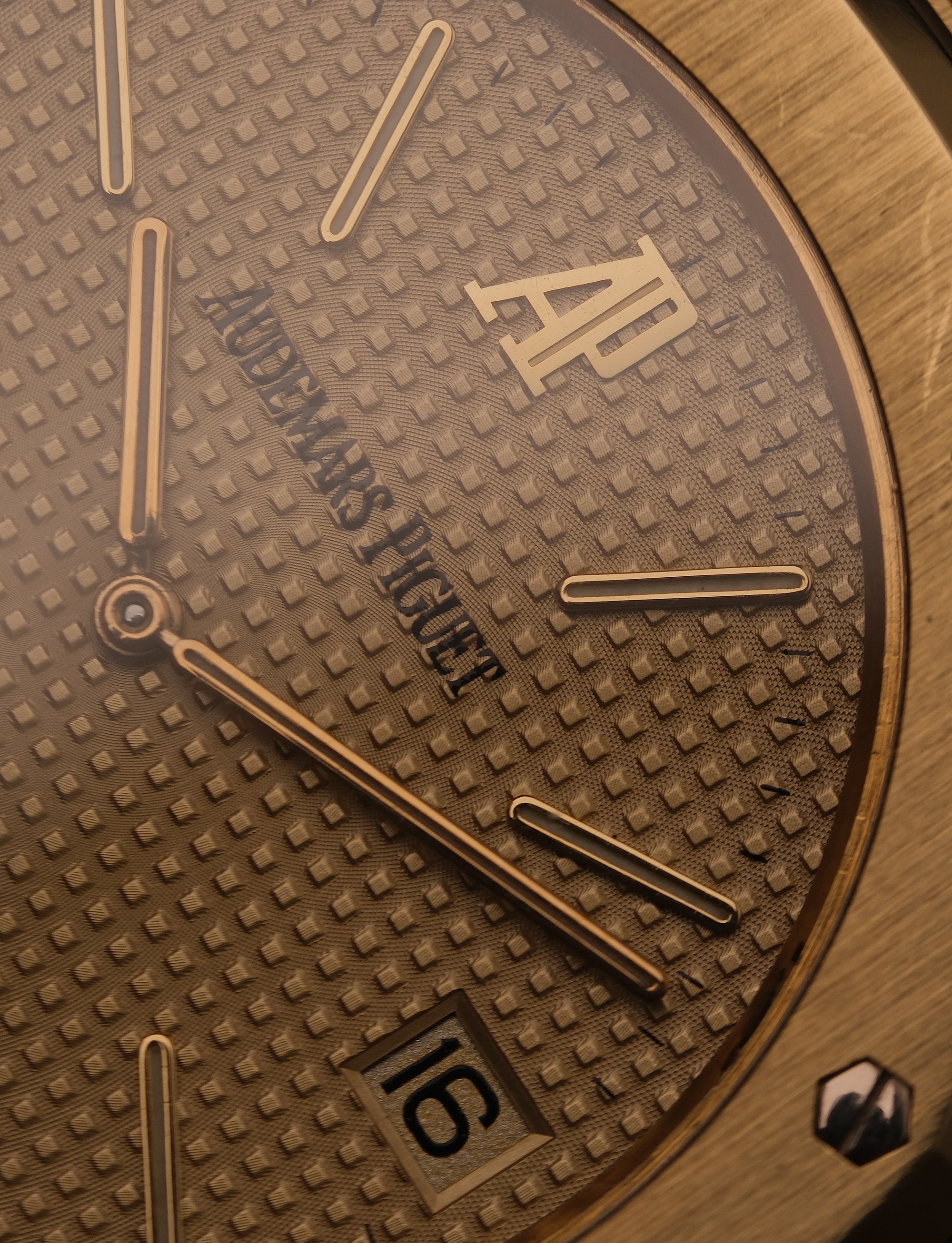 AUDEMARS PIGUET ROYAL OAK JUMBO 18K YELLOW GOLD 39MM – 5402BA – 1980 EXTRACT