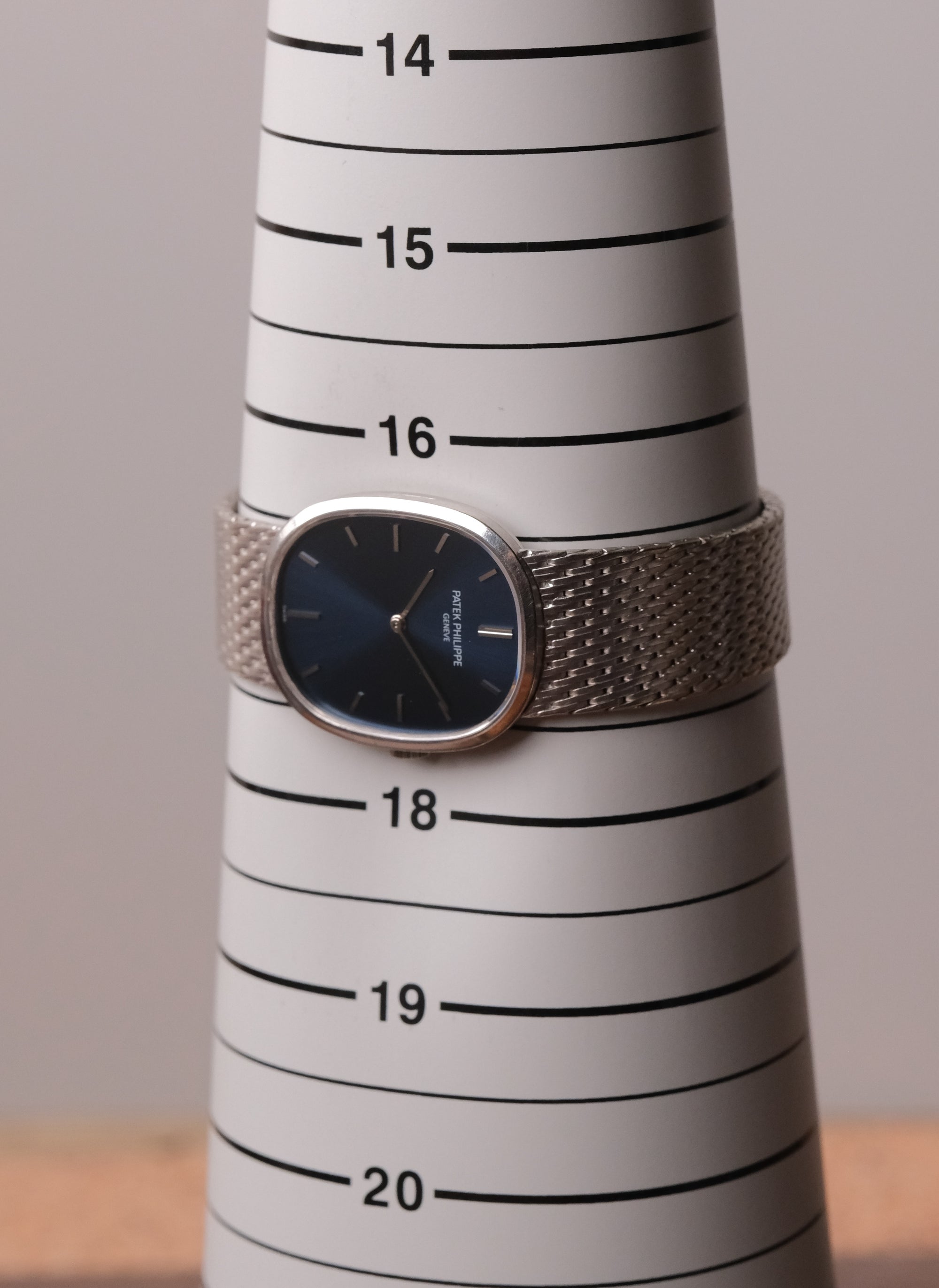 Philippe Golden Ellipse 3548G 18K White Gold Blue Dial (Patek Service)