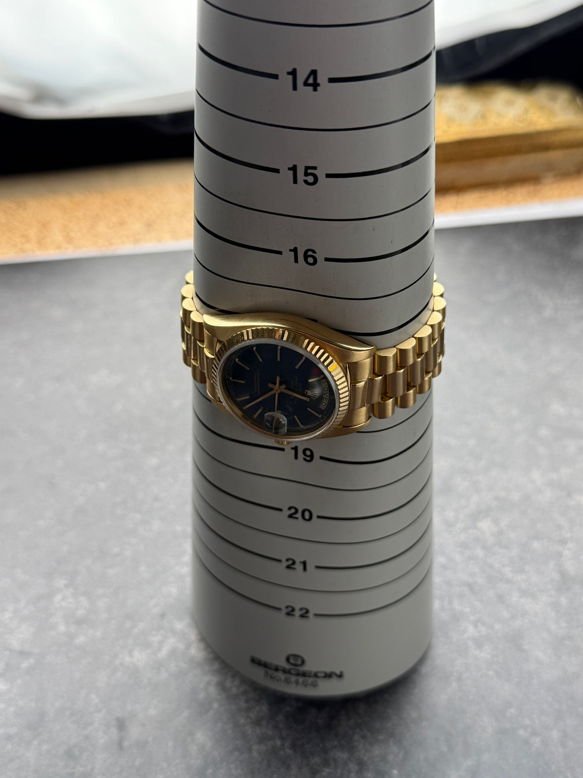 Rolex Day-Date 18038 – Blue Dial – 18K Gold – 1981