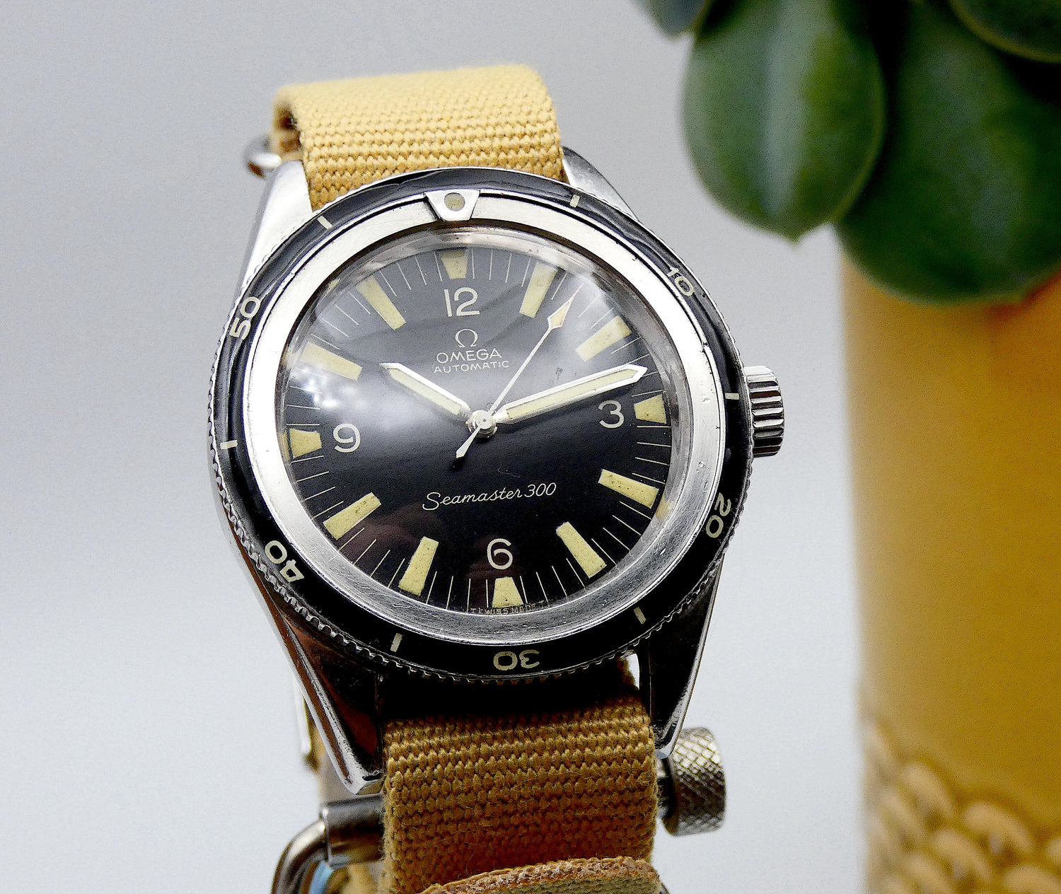 Omega Seamaster 300 1967 bakelite bezel en all original