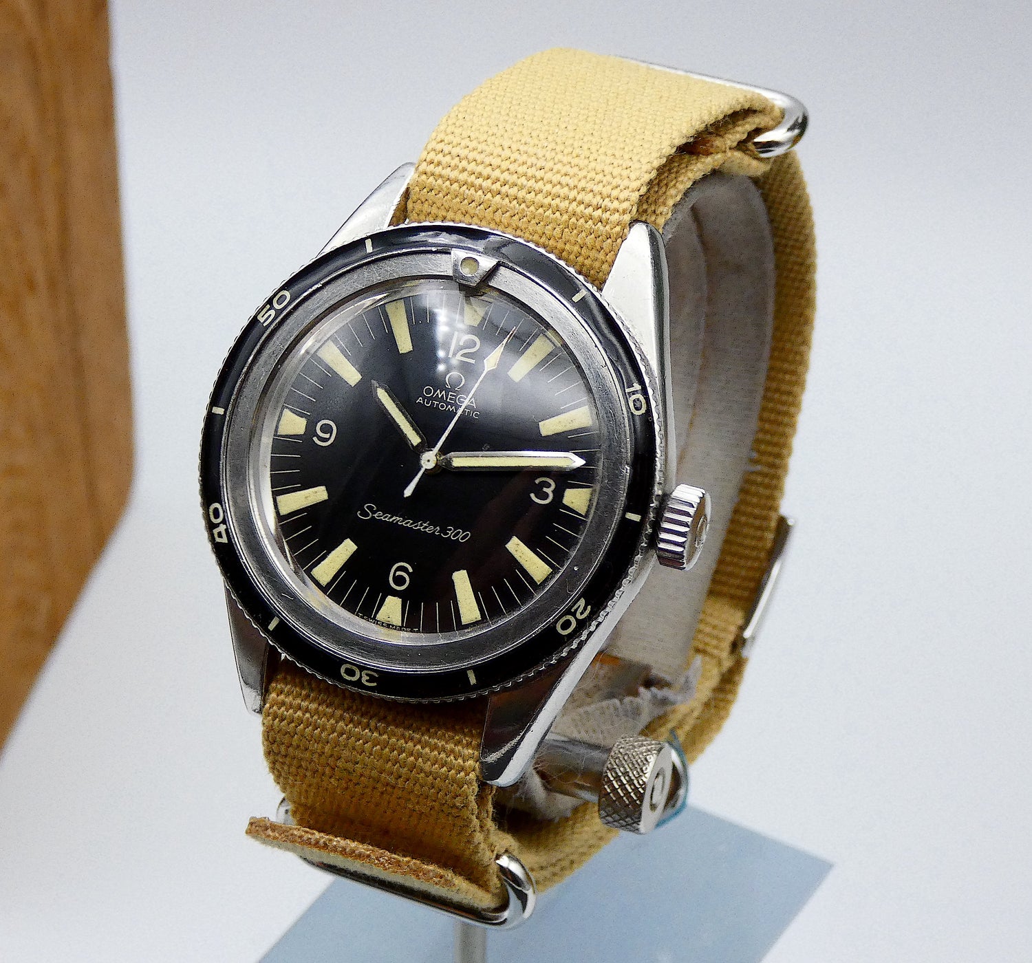 SOLD Omega Seamaster 300 1967 bakelite bezel en all original