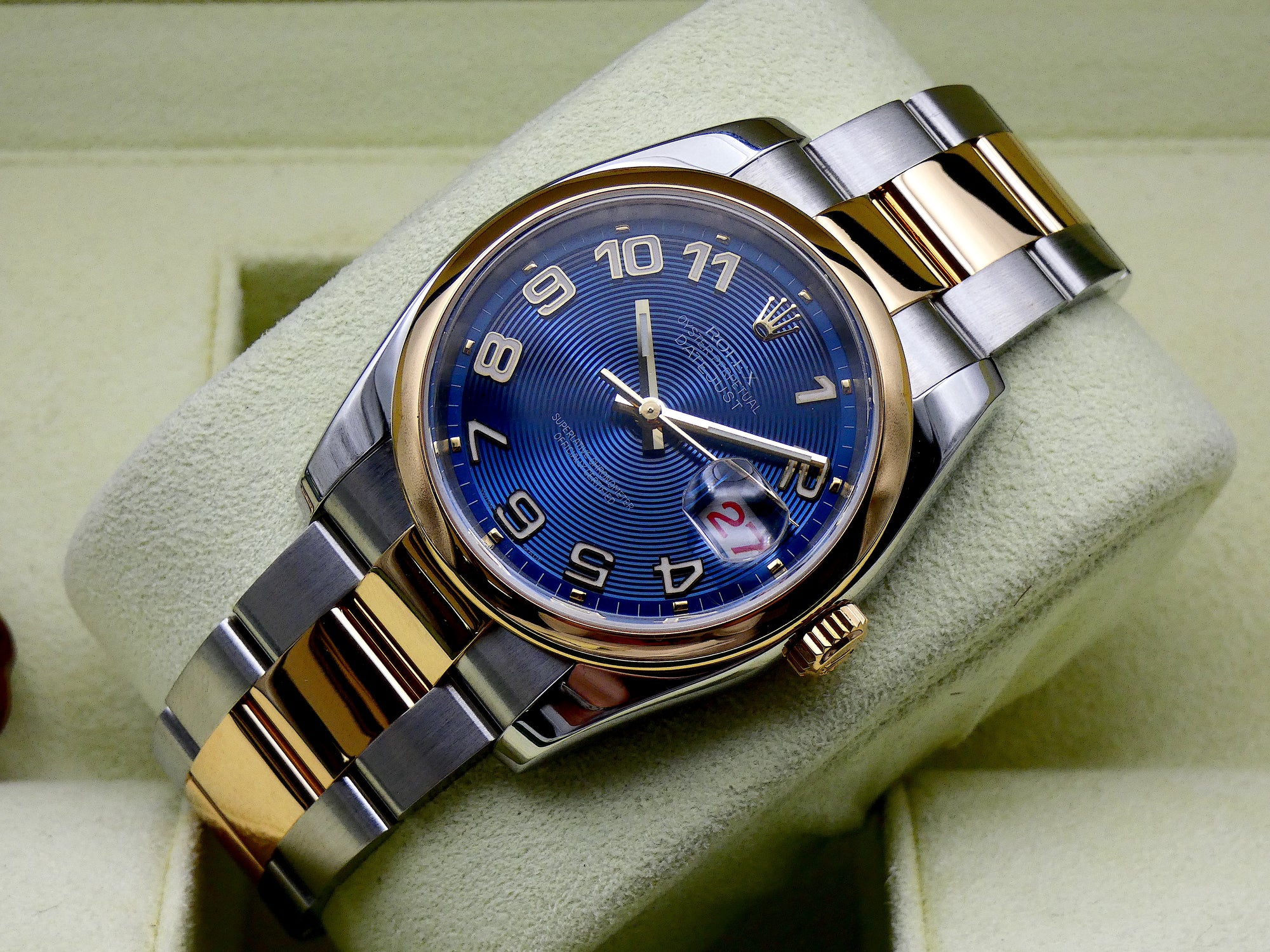 SOLD Rolex Datejust 36 Rare Radial Blue dial / Full set / Mint