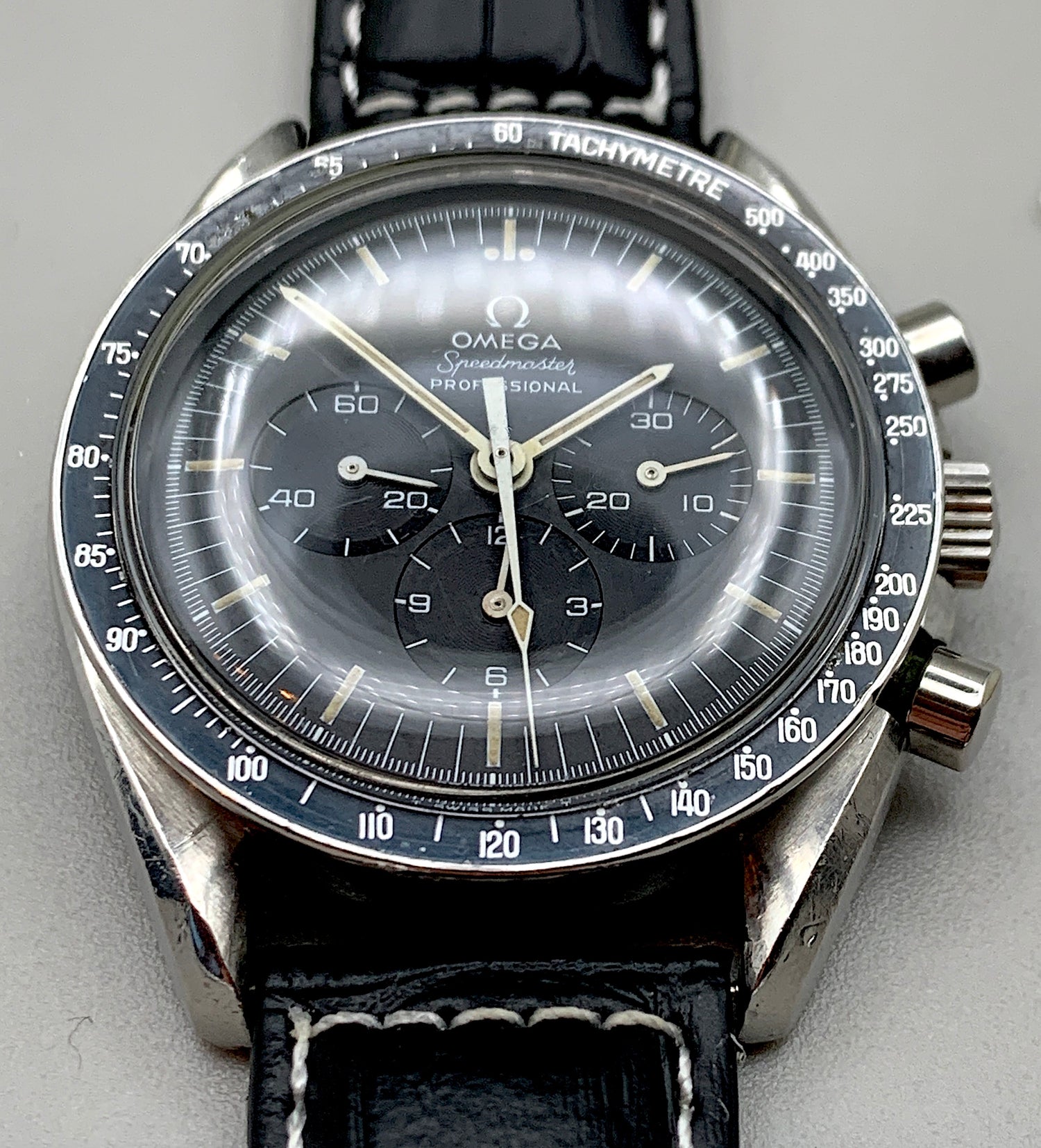 SOLD Omega Speedmaster moonwatch 1969 unpolished / new service / pre-moon