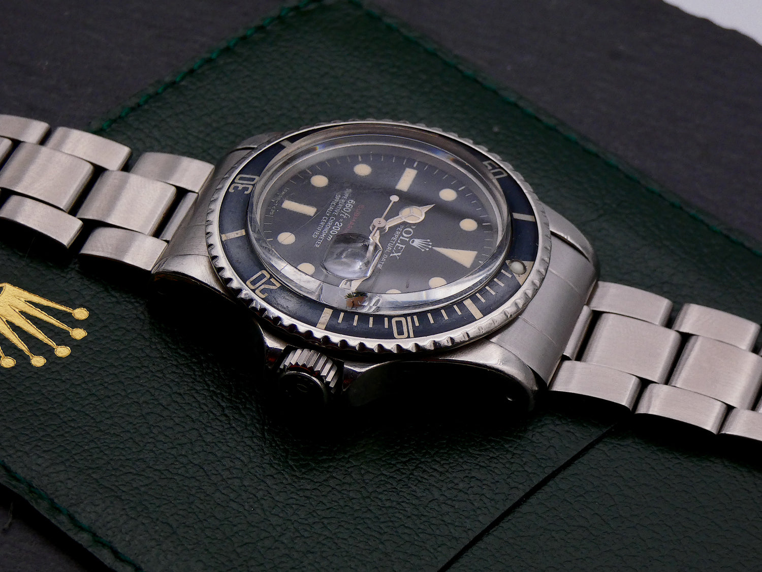 SOLD Rolex Submariner Date / Single Red / 1974 / blue faded bezel